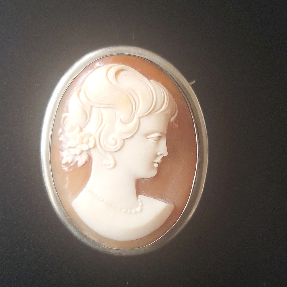 Vintage Coral Cameo